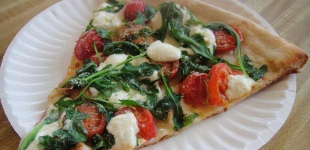 Vegetarian mozzarella pizza